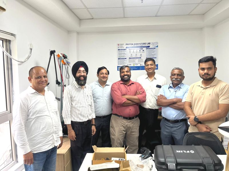 Distinguished Surgical Team Visits Proton BioSystems Lab